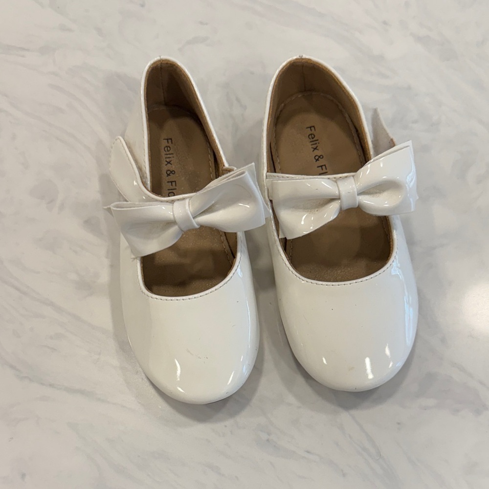Felix & Flora Girls' White Patent Bow Mary Jane Dress Shoes